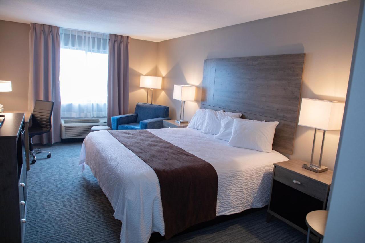Lomira Inn And Suites Εξωτερικό φωτογραφία