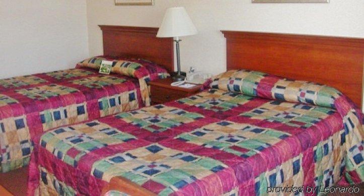 Lomira Inn And Suites Εξωτερικό φωτογραφία