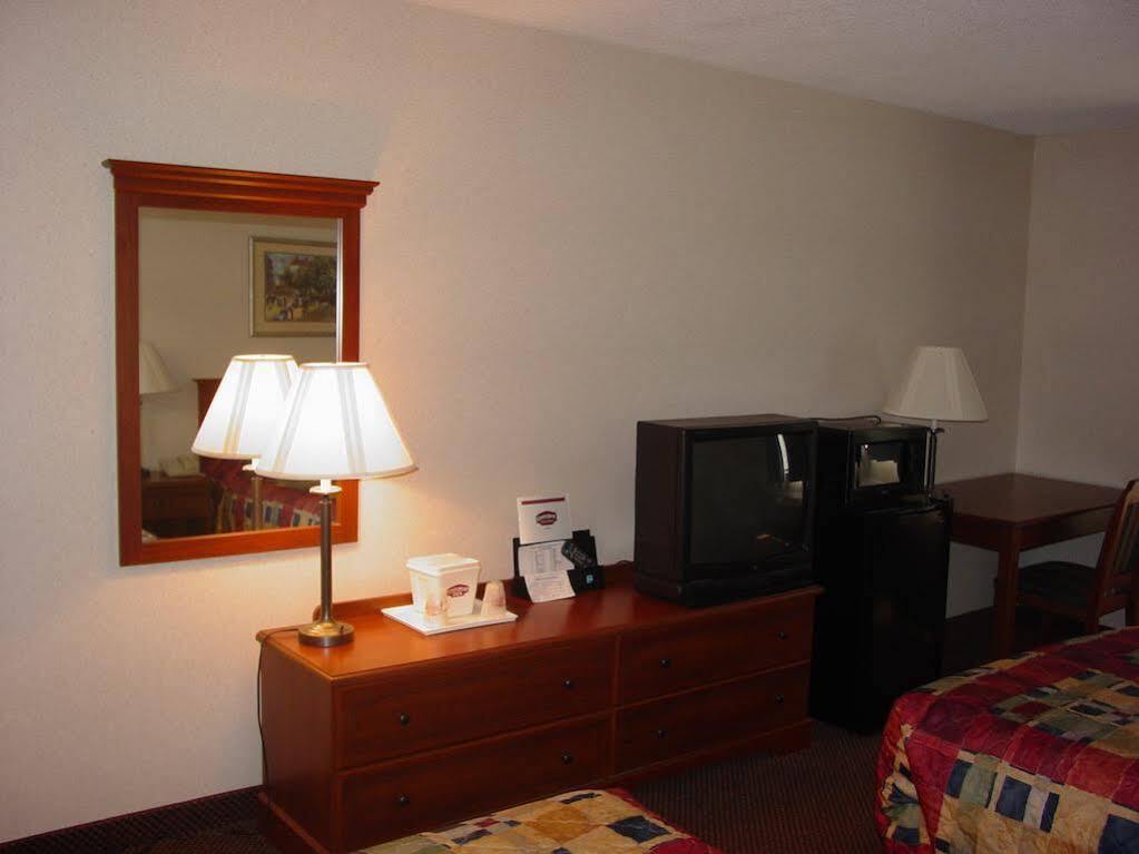 Lomira Inn And Suites Εξωτερικό φωτογραφία