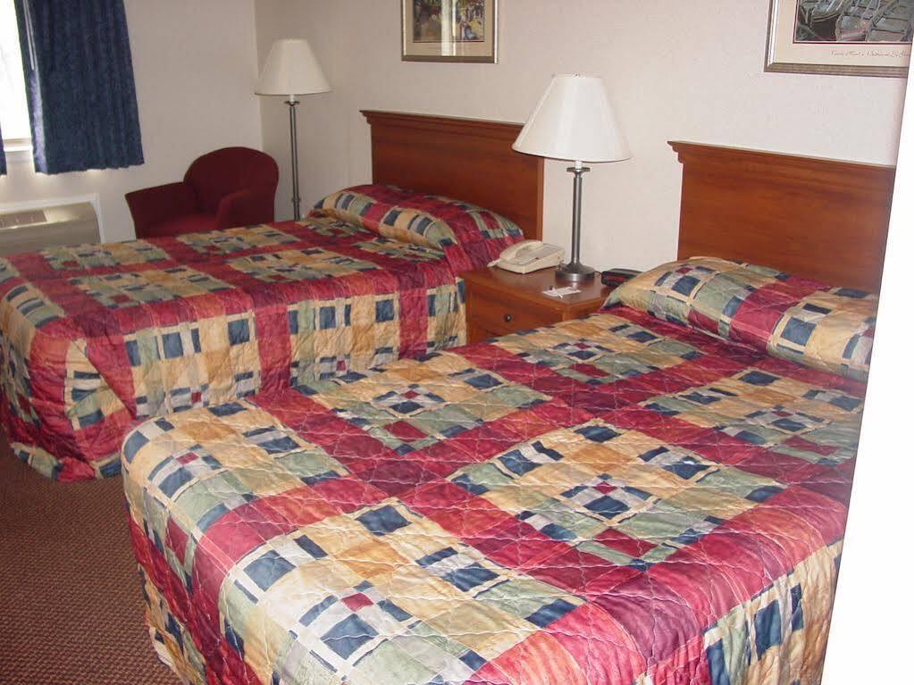 Lomira Inn And Suites Εξωτερικό φωτογραφία